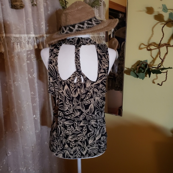 George Stretched | Sleeveless Top - Picture 4 of 6